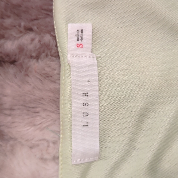 🚨3/$15 Lush Brand Floral Top - Picture 4 of 4